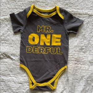 Mud Pie Gray & Yellow "Mr. One Derful" Baby Bodysuit sz 12 month